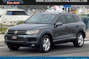 $12988 : 2011 Touareg Lux thumbnail