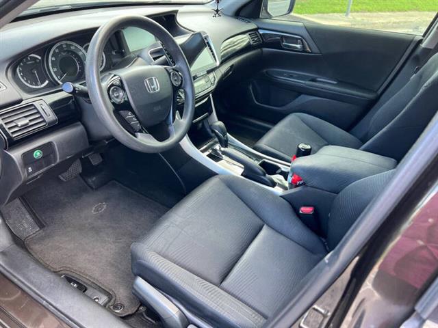 $9900 : 2016 Accord LX image 9