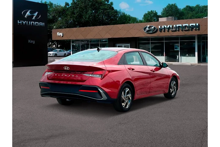$21697 : Hyundai ELANTRA 2024 SEL 4dr image 7
