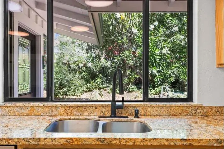 $900 : 3 bedroom and 2 bathrooms image 10