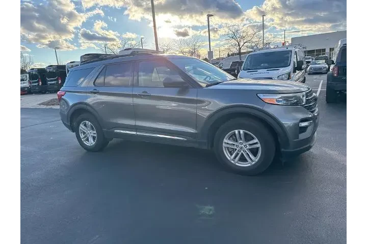 $32825 : Ford Explorer 2023 AWD XLT 4 image 5