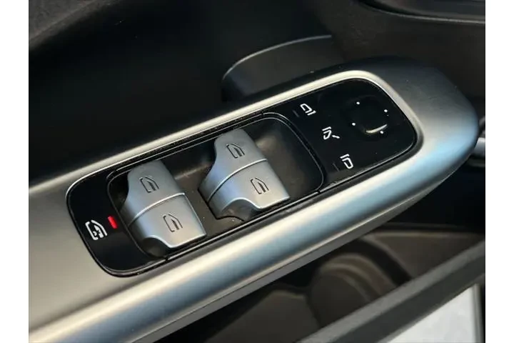 $30999 : Mercedes-Benz C-Class 2022 C image 2