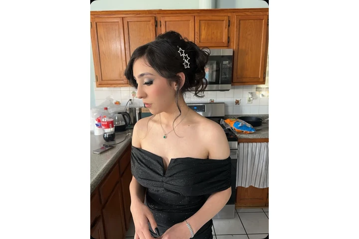 PEINADO Y MAQUILLAJE PRO image 3