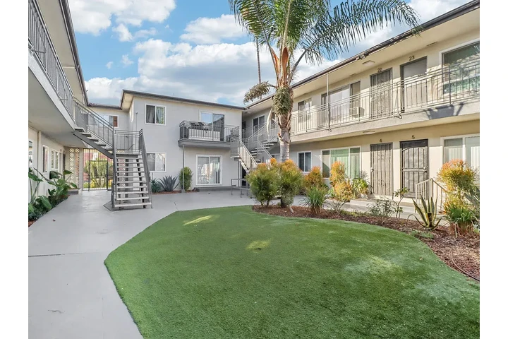 $2450 : 2bed 2ba available for rent image 2