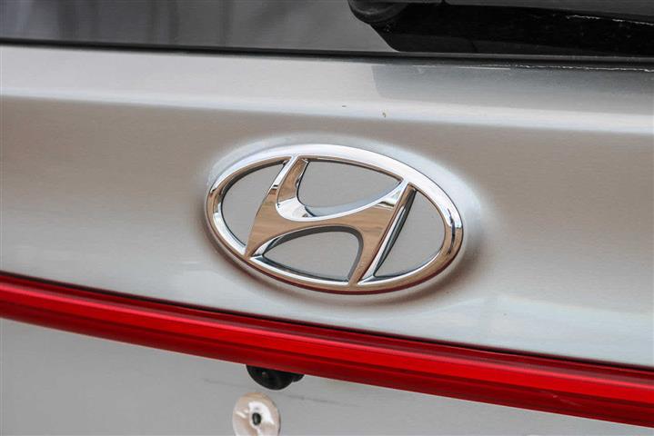 $29800 : Pre-Owned 2023 Hyundai Santa image 10
