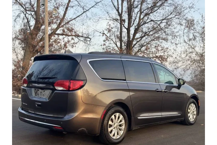 $7999 : 2017 Pacifica Touring-L image 6