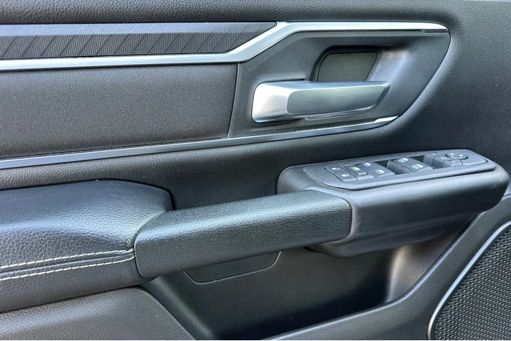 $38252 : Ram 1500 2025 4x4 Big Horn 4 image 10