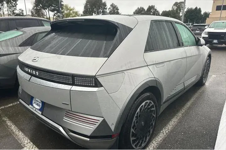 $29990 : Hyundai IONIQ 5 2023 AWD Lim image 2