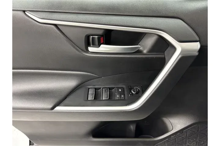 $26800 : Toyota RAV4 2024 AWD XLE 4dr image 5