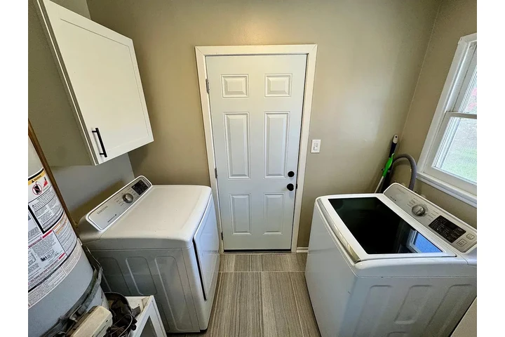 $900 : Beautiful Home...LAKEWOOD,CA image 7