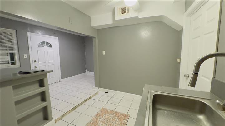 $1995 : CASA DE 1 RECAMARA INGLEWOOD image 5