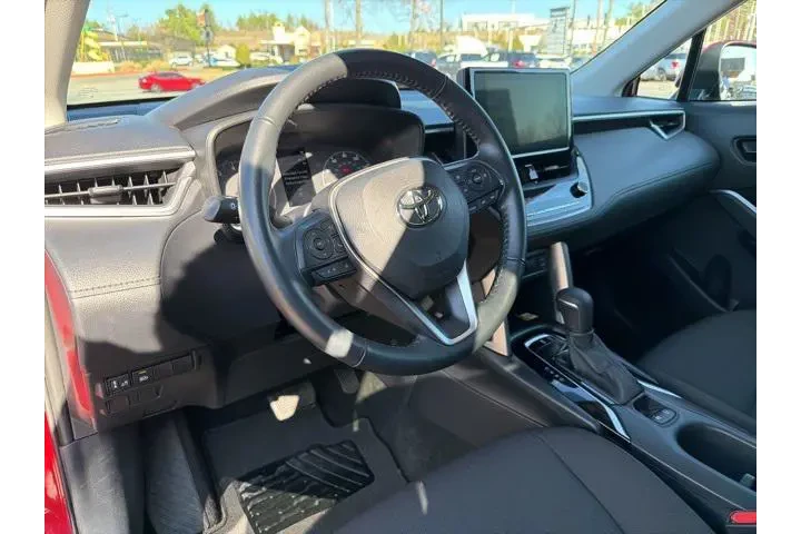 $24082 : Toyota Corolla Cross 2023 LE image 10