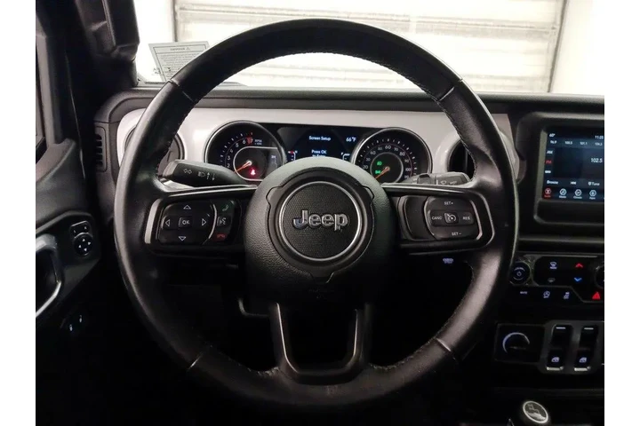$27998 : Jeep Wrangler 2021 4x4 Islan image 10