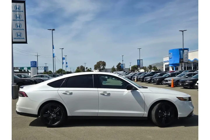 $31588 : Honda Accord Hybrid 2025 Spo image 8