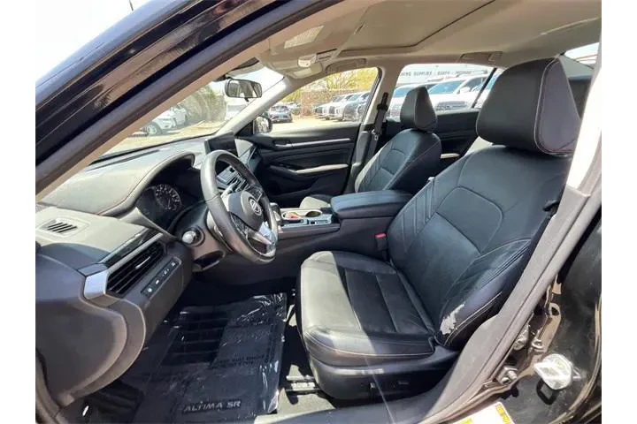 $26568 : Nissan Altima 2023 2.0 SR 4d image 10