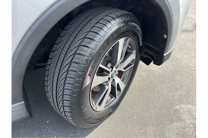 $20000 : Silver Certified2017 RAV4 XLE image 10