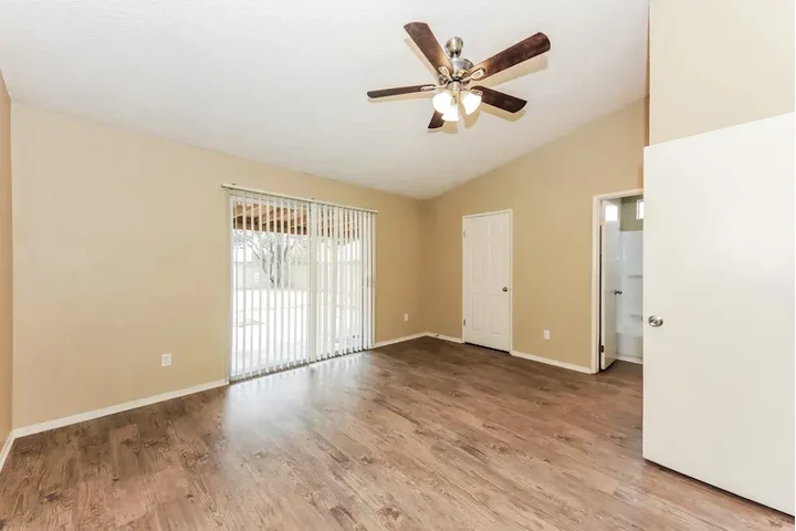 $2100 : Charming 3-Bedroom Home image 6