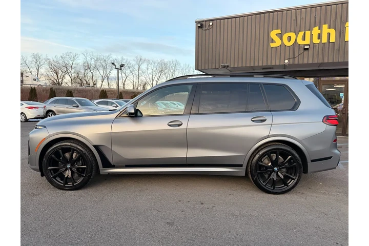 $66889 : 2024 BMW X7 image 8