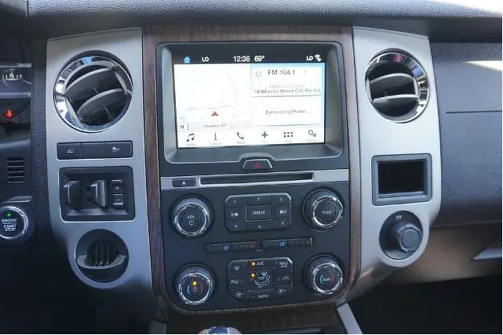 $26888 : Ford Expedition 2017 4x2 XLT image 8