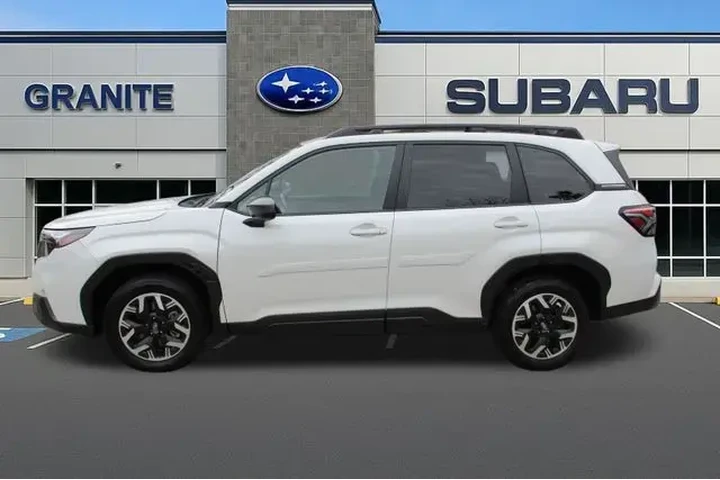 $29890 : Subaru Forester 2025 AWD Pre image 7