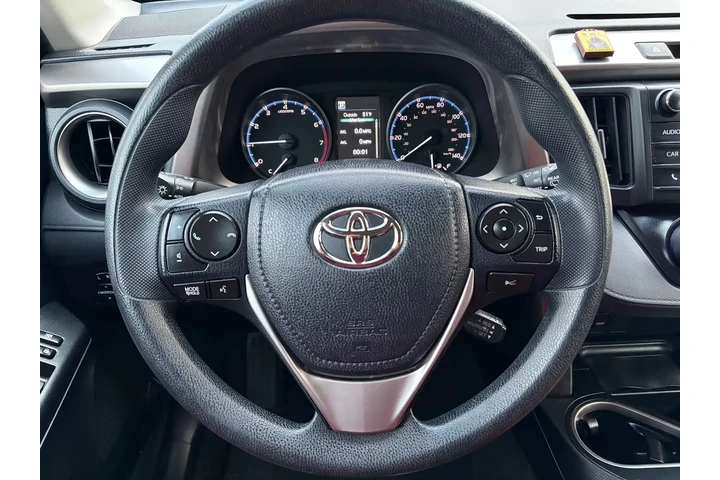 $11000 : RAV4 XLE, 2017 image 9