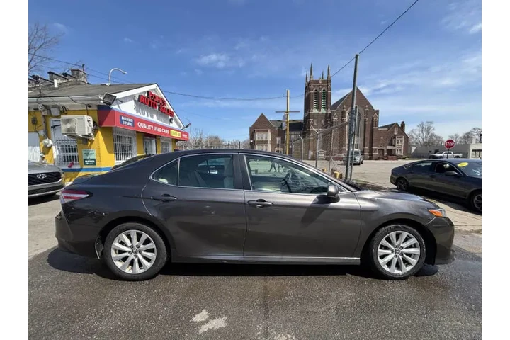 $18995 : 2019 Camry LE image 9