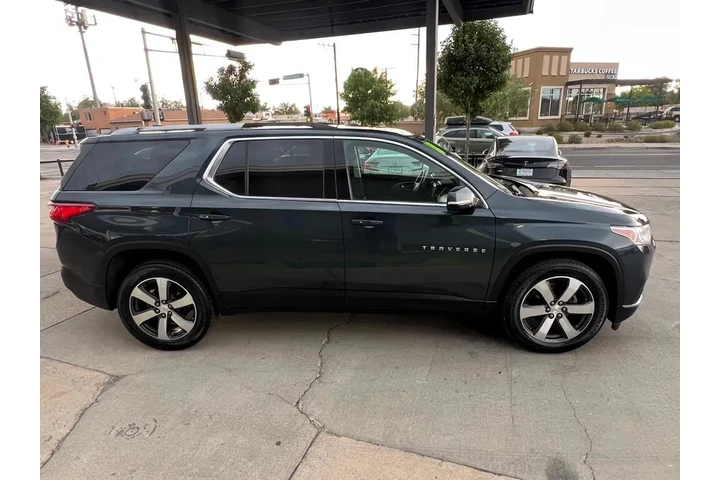 2018 Traverse LT Feather AWD image 4
