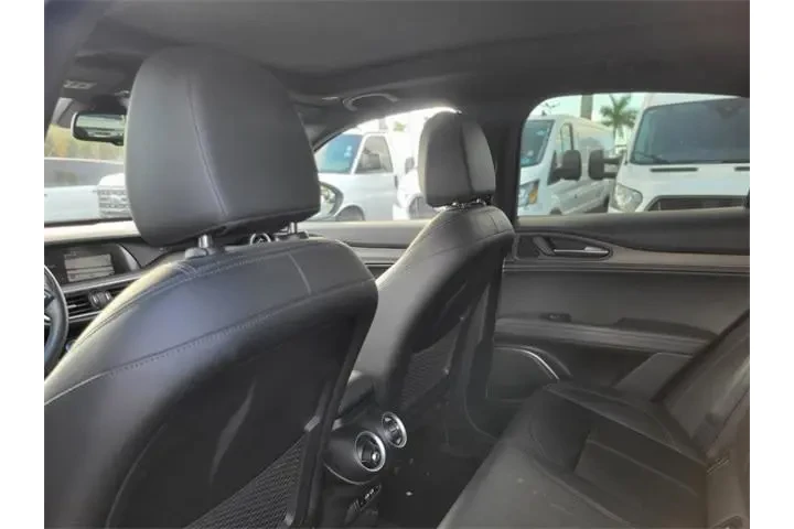 Alfa Romeo Stelvio 2022 AWD image 10