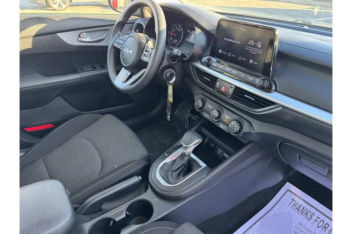 $14776 : Kia Forte 2023 LX 4dr Sedan image 5