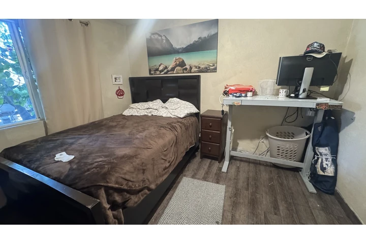 $1000 : Cuarto en Fontana image 2