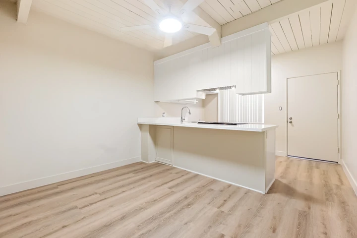 $1850 : Torrance 44 Studio $1,850 image 4