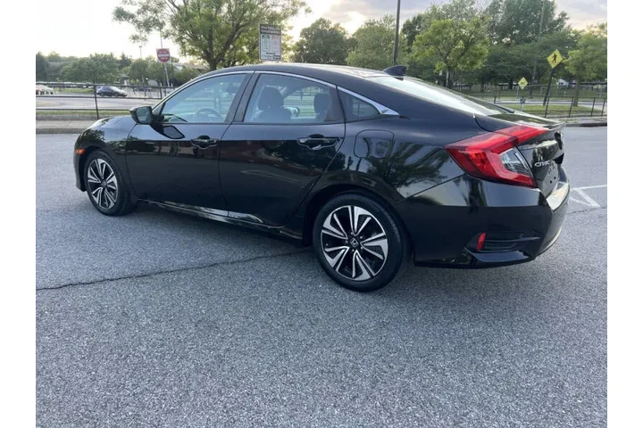 $11900 : 2016 Civic EX-T image 8