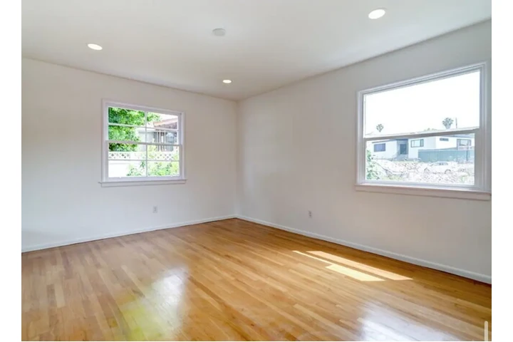 $2400 : 3Bed 2Bath in 60th Street LA, image 6
