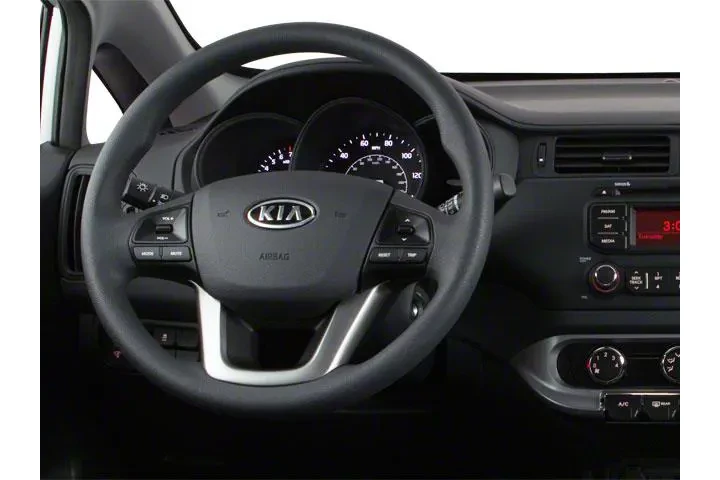 $7999 : Kia Rio 5-Door 2013 SX 4dr W image 6