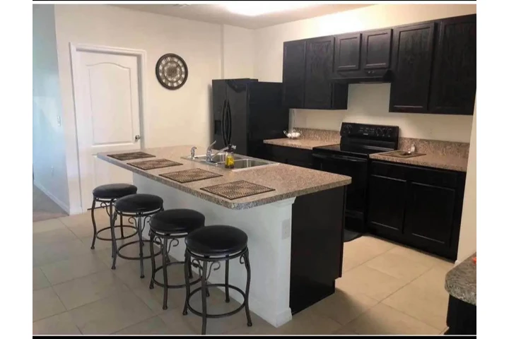 $750 : Rento Habitación image 1