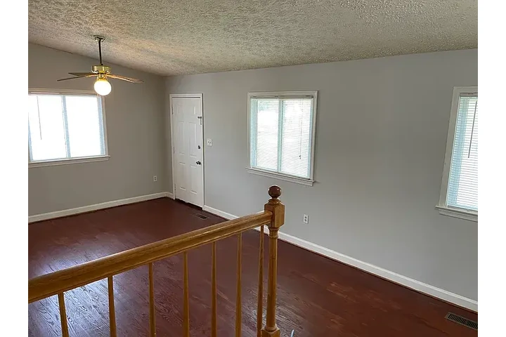 $2500 : SINGLE FAMILY HOUSE FOR RENT image 5