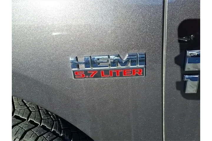 $24900 : Ram 1500 2018 4x4 SLT 4dr Cr image 8