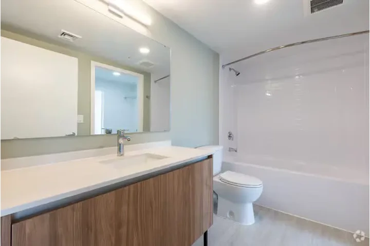 $1115 : 1bed 1bath image 6