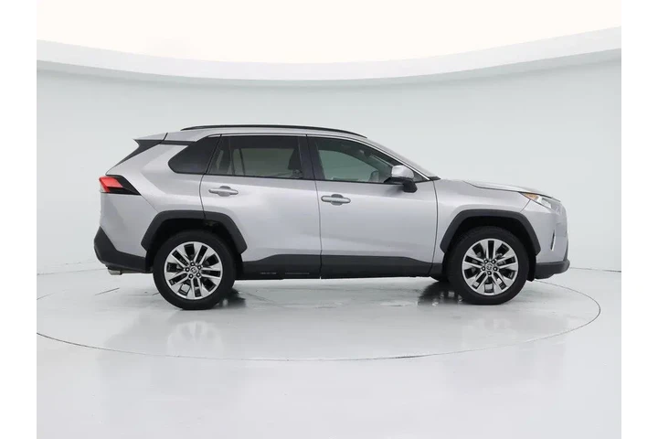 $25998 : Toyota RAV4 2021 XLE Premium image 7