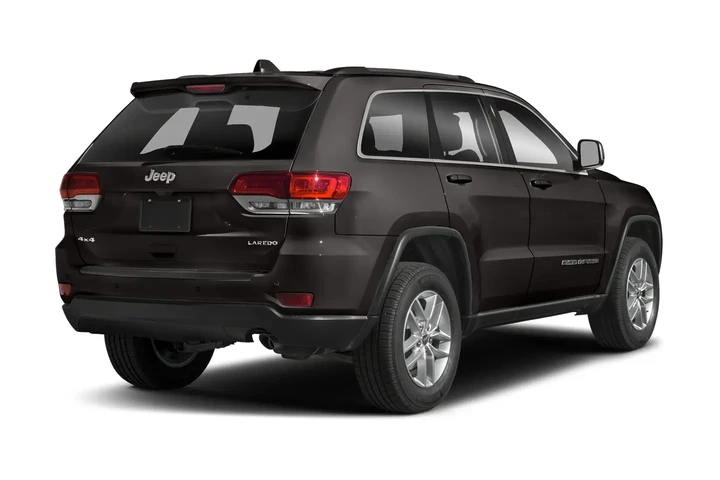 2021 Grand Cherokee Laredo X image 2
