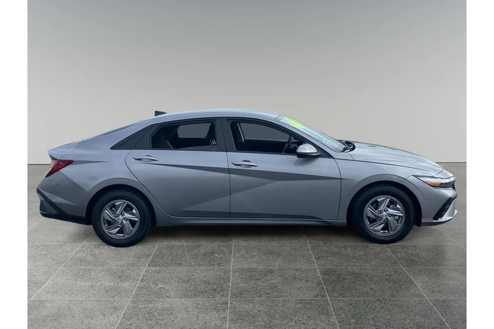 $26211 : Hyundai ELANTRA 2025 SE 4dr image 6