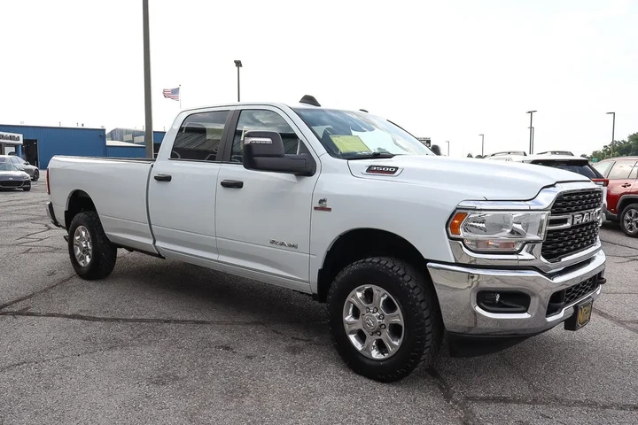 $53988 : 2023 3500 Big Horn image 3