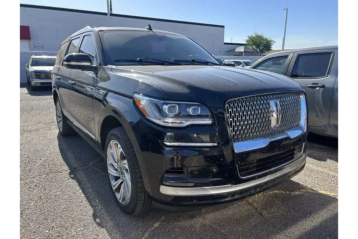 $17995 : Lincoln Navigator 2022 4x2 R image 3