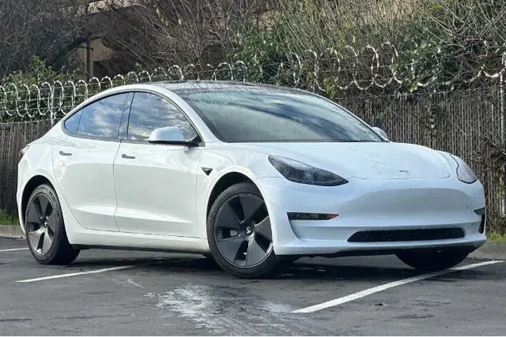 $24516 : Tesla Model 3 2023 4dr Sedan image 2