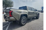 $39998 : Toyota Tacoma 2024 4x4 SR5 4 thumbnail