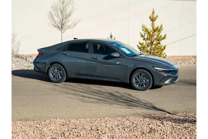 $23681 : 2024 Elantra Hybrid Blue image 3