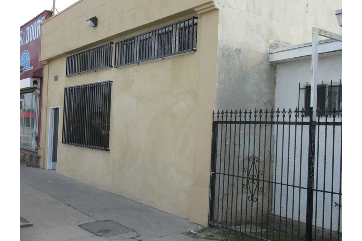 $679000 : Edificio Comercial en Compton image 2