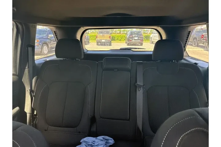 $33995 : Jeep Grand Cherokee 2025 4x4 image 2