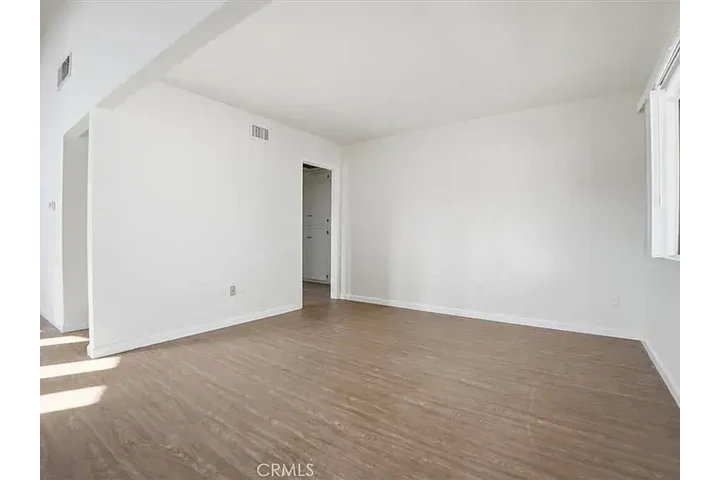 $1300 : 2011 W Katella Ave, Anaheim, C image 9