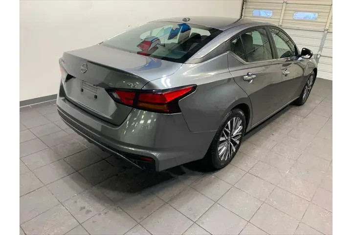 $22989 : Nissan Altima 2023 2.5 SV 4d image 3